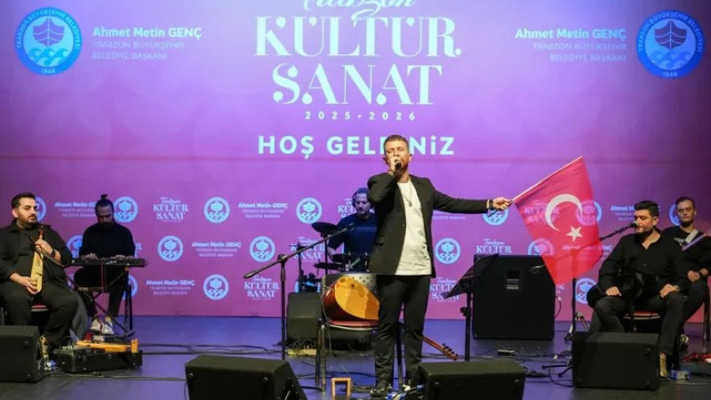 Volkan Arslan’dan Türk bayrağıyla anlamlı konser