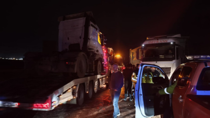 Erzin–Osmaniye TEM Otoyolu üzerinde İki TIR'ın karıştığı trafik kazası meydana geldi.