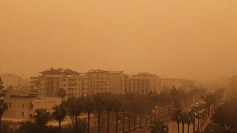 Çöl Tozu Alarmı! Gece Saatlerinde Gökyüzü Turuncuya Bürünecek