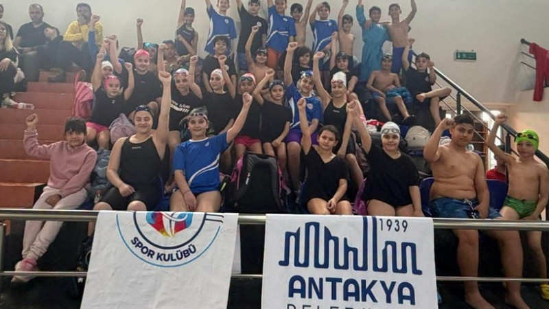 İskenderun’da 23 Nisan’a Madalya Yağmuru: Genç Yüzücüler Zirvede!