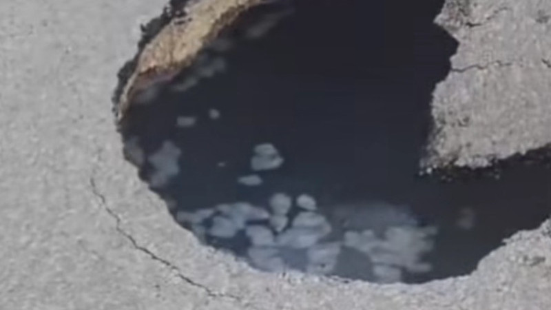 Karaağaç’ta Yol Alarmı: Asfalt Çöktü, Mahalleli Tedirgin!
