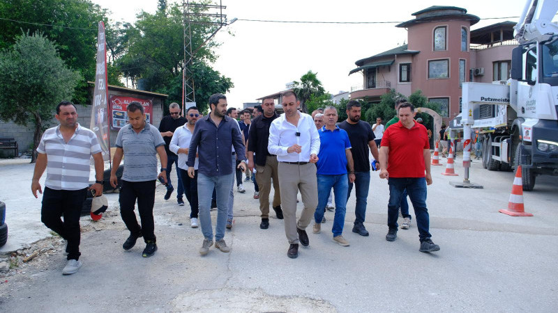 BAŞKAN ÖZGÜN, DEFNE’NİN YENİ PRESTİJ CADDESİ İÇİN STARTI VERDİ
