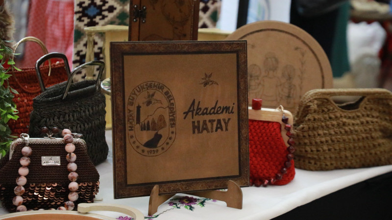 HBB AKADEMİ HATAY KURSİYERLERİNİN ESERLERİ VATANDAŞLARLA BULUŞTU
