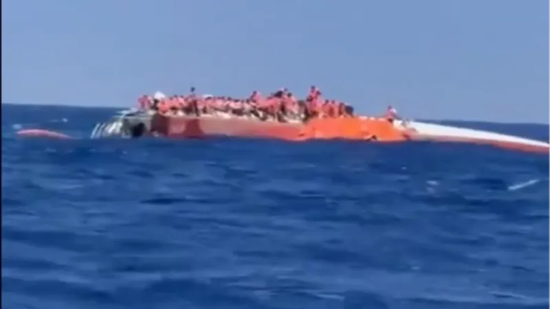 Girne açıklarında yolcu gemisi alabora oldu! 279 kişi kurtarılmayı bekliyor