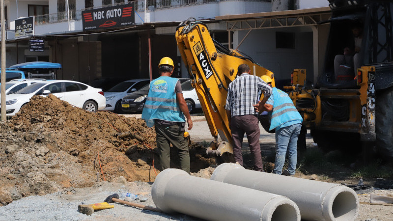 SAMANDAĞ TOMRUKSUYU’NA YENİ KANALİZASYON HATTI İNŞA EDİLDİ